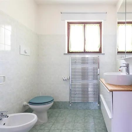 Iseolakerental - Casa Amici Riva di Solto